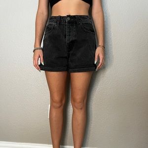 Black jean shorts// forever 21// size 4